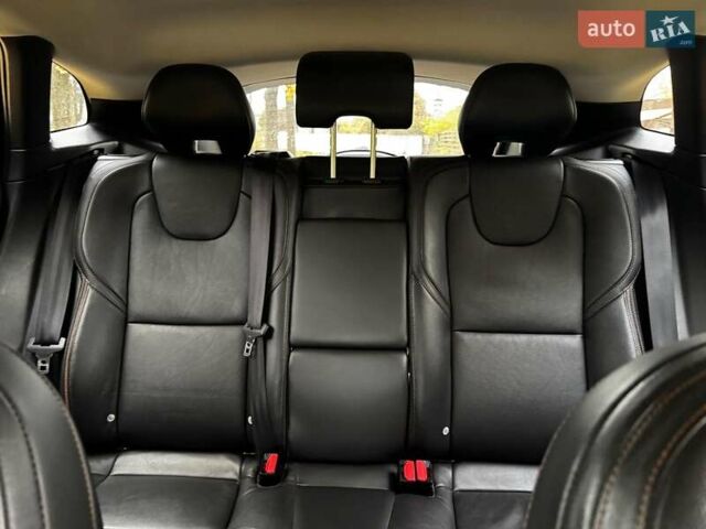 Вольво В40 2015 в Киеве на Automoto.ua Черный Вольво В40, объемом двигателя 2 л и пробегом 265 тыс. км за 15490 $, фото 20 на Automoto.ua