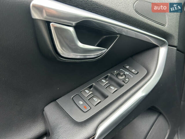 Черный Вольво В40, объемом двигателя 2 л и пробегом 265 тыс. км за 13200 $, фото 11 на Automoto.ua