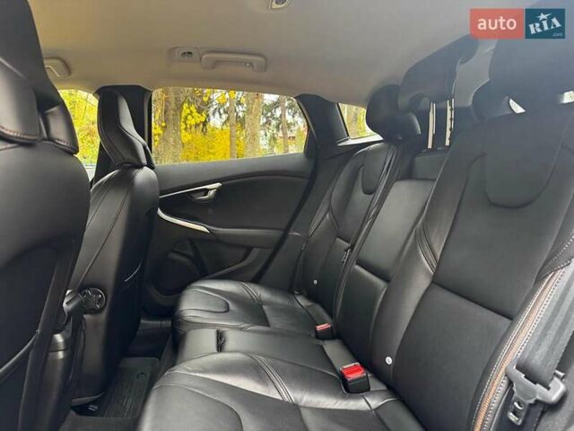 Вольво В40 2015 в Киеве на Automoto.ua Черный Вольво В40, объемом двигателя 2 л и пробегом 265 тыс. км за 15490 $, фото 23 на Automoto.ua