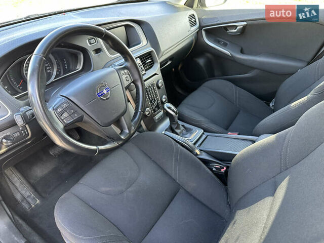 Чорний Вольво V40, об'ємом двигуна 1.97 л та пробігом 228 тис. км за 11500 $, фото 7 на Automoto.ua