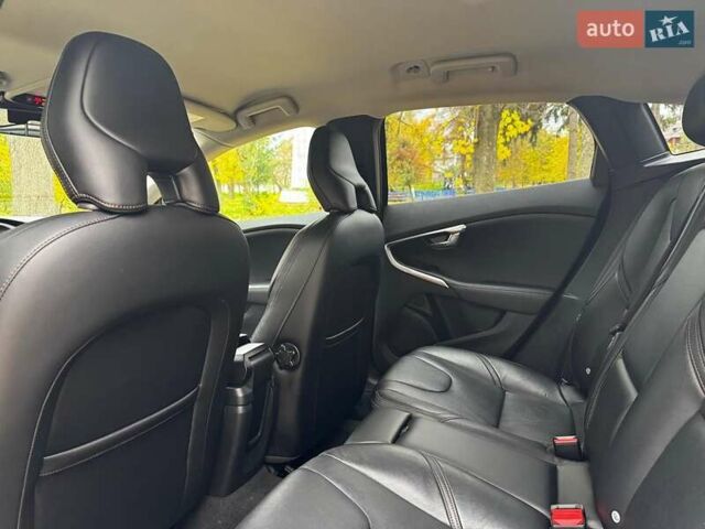 Вольво В40 2015 в Киеве на Automoto.ua Черный Вольво В40, объемом двигателя 2 л и пробегом 265 тыс. км за 15490 $, фото 22 на Automoto.ua