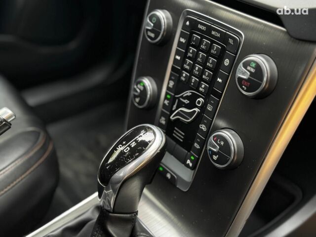 Вольво V40 2015 у Києві на Automoto.ua Чорний Вольво V40, об'ємом двигуна 2 л та пробігом 265 тис. км за 15490 $, фото 33 на Automoto.ua