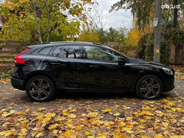 Вольво V40 2015 у Києві на Automoto.ua Чорний Вольво V40, об'ємом двигуна 2 л та пробігом 265 тис. км за 15490 $, фото 5 на Automoto.ua