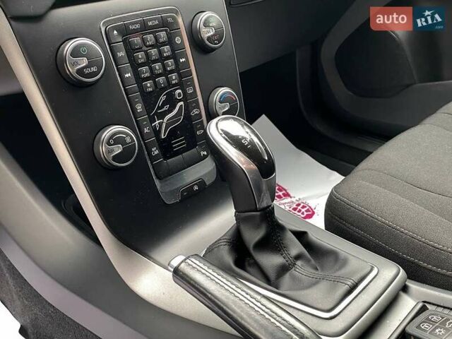 Вольво В40 2015 в Львове на Automoto.ua Черный Вольво В40, объемом двигателя 1.97 л и пробегом 218 тыс. км за 12500 $, фото 13 на Automoto.ua