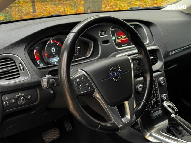 Вольво V40 2015 у Києві на Automoto.ua Чорний Вольво V40, об'ємом двигуна 2 л та пробігом 265 тис. км за 15490 $, фото 13 на Automoto.ua