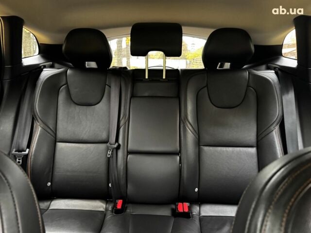 Вольво V40 2015 у Києві на Automoto.ua Чорний Вольво V40, об'ємом двигуна 2 л та пробігом 265 тис. км за 15490 $, фото 20 на Automoto.ua