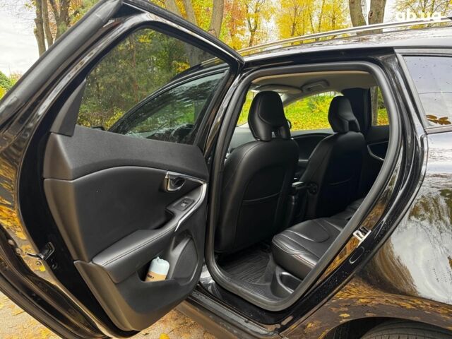 Вольво V40 2015 у Києві на Automoto.ua Чорний Вольво V40, об'ємом двигуна 2 л та пробігом 265 тис. км за 15490 $, фото 24 на Automoto.ua