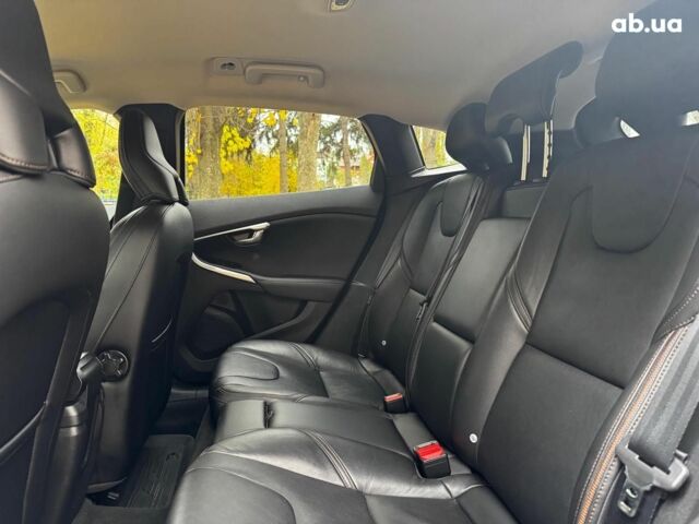 Вольво V40 2015 у Києві на Automoto.ua Чорний Вольво V40, об'ємом двигуна 2 л та пробігом 265 тис. км за 15490 $, фото 23 на Automoto.ua