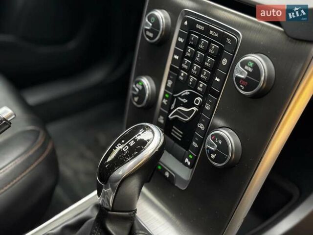 Вольво В40 2015 в Киеве на Automoto.ua Черный Вольво В40, объемом двигателя 2 л и пробегом 265 тыс. км за 15490 $, фото 32 на Automoto.ua