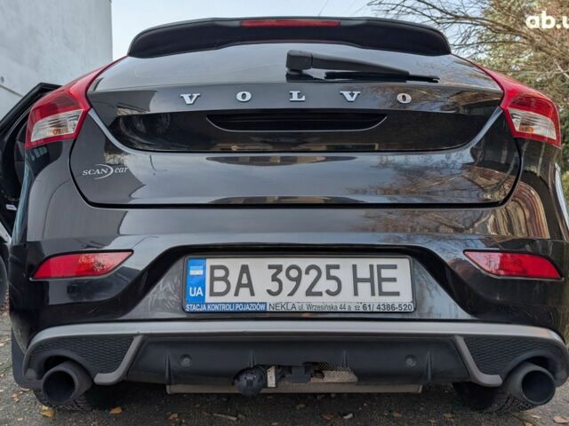 Чорний Вольво V40, об'ємом двигуна 1.6 л та пробігом 180 тис. км за 11411 $, фото 1 на Automoto.ua