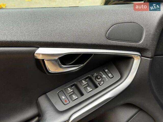 Вольво В40 2015 в Киеве на Automoto.ua Черный Вольво В40, объемом двигателя 2 л и пробегом 265 тыс. км за 15490 $, фото 14 на Automoto.ua