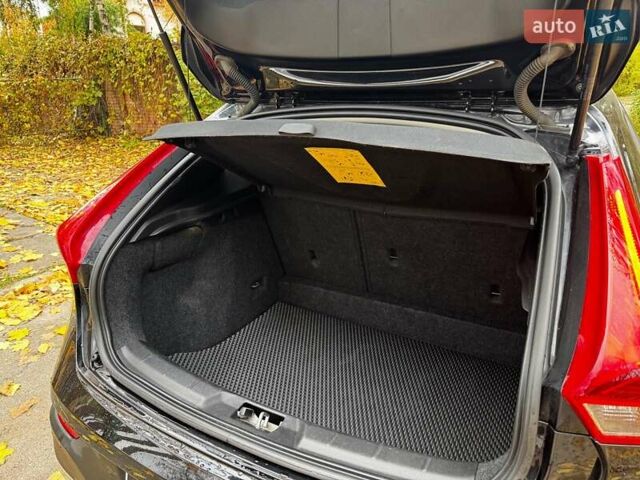 Вольво В40 2015 в Киеве на Automoto.ua Черный Вольво В40, объемом двигателя 2 л и пробегом 265 тыс. км за 15490 $, фото 27 на Automoto.ua