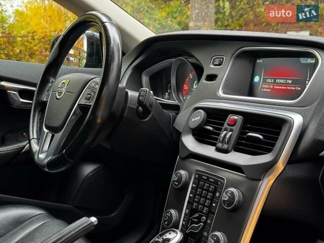 Вольво В40 2015 в Киеве на Automoto.ua Черный Вольво В40, объемом двигателя 2 л и пробегом 265 тыс. км за 15490 $, фото 33 на Automoto.ua