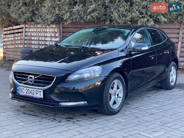 Чорний Вольво V40, об'ємом двигуна 1.97 л та пробігом 218 тис. км за 11700 $, фото 1 на Automoto.ua