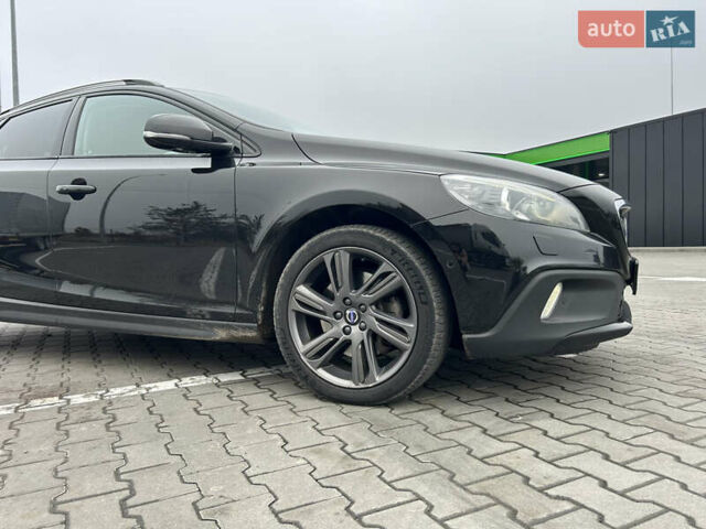 Черный Вольво В40, объемом двигателя 2 л и пробегом 265 тыс. км за 13200 $, фото 1 на Automoto.ua