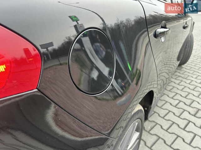 Черный Вольво В40, объемом двигателя 2 л и пробегом 265 тыс. км за 13200 $, фото 15 на Automoto.ua