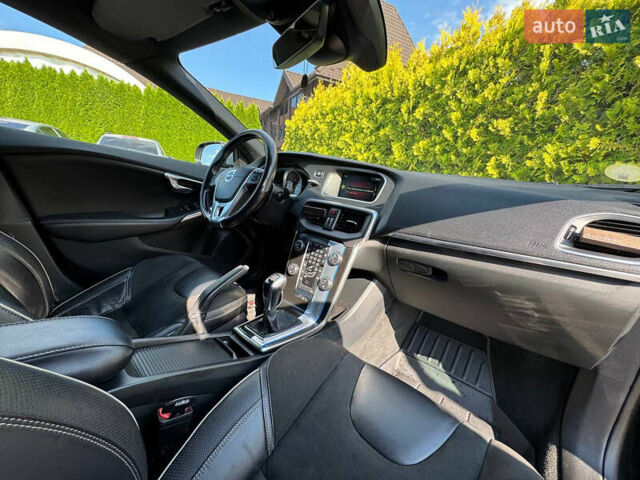 Чорний Вольво V40, об'ємом двигуна 1.97 л та пробігом 205 тис. км за 10999 $, фото 30 на Automoto.ua