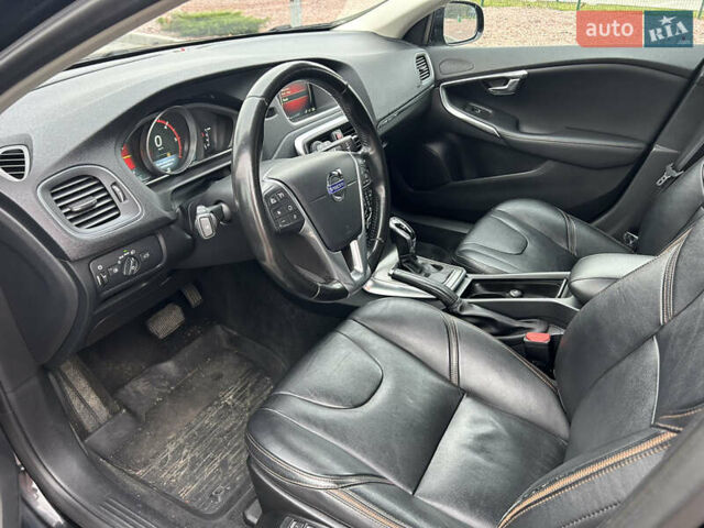 Чорний Вольво V40, об'ємом двигуна 2 л та пробігом 265 тис. км за 11700 $, фото 11 на Automoto.ua