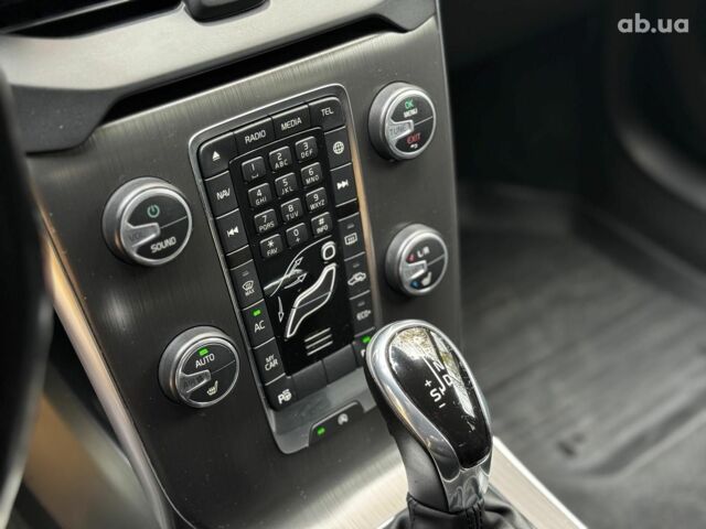 Вольво V40 2015 у Києві на Automoto.ua Чорний Вольво V40, об'ємом двигуна 2 л та пробігом 265 тис. км за 15490 $, фото 18 на Automoto.ua