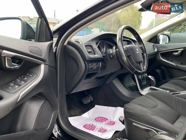 Вольво В40 2015 в Львове на Automoto.ua Черный Вольво В40, объемом двигателя 1.97 л и пробегом 218 тыс. км за 12500 $, фото 8 на Automoto.ua