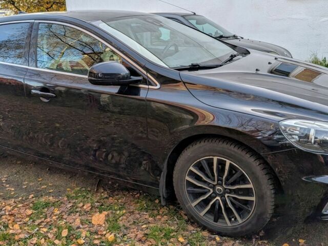 Чорний Вольво V40, об'ємом двигуна 1.6 л та пробігом 180 тис. км за 11411 $, фото 2 на Automoto.ua