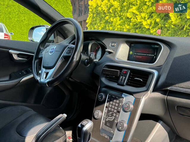 Чорний Вольво V40, об'ємом двигуна 1.97 л та пробігом 205 тис. км за 10999 $, фото 31 на Automoto.ua