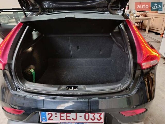 Черный Вольво В40, объемом двигателя 2 л и пробегом 220 тыс. км за 14500 $, фото 3 на Automoto.ua