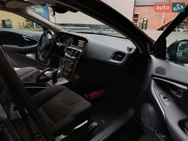 Черный Вольво В40, объемом двигателя 2 л и пробегом 220 тыс. км за 14500 $, фото 8 на Automoto.ua