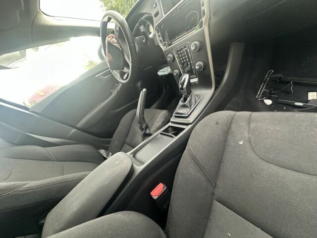 Чорний Вольво V40, об'ємом двигуна 2 л та пробігом 120 тис. км за 6000 $, фото 6 на Automoto.ua