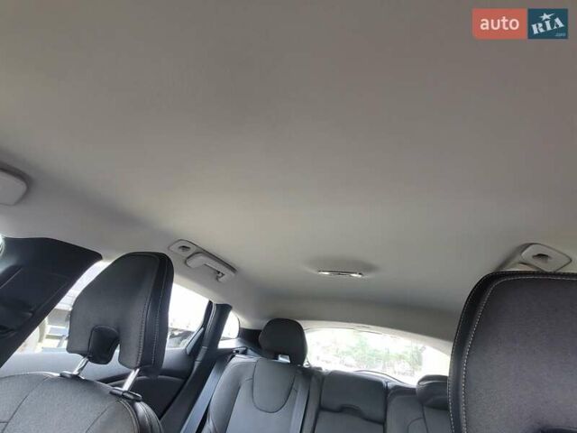 Черный Вольво В40, объемом двигателя 2 л и пробегом 112 тыс. км за 17600 $, фото 4 на Automoto.ua