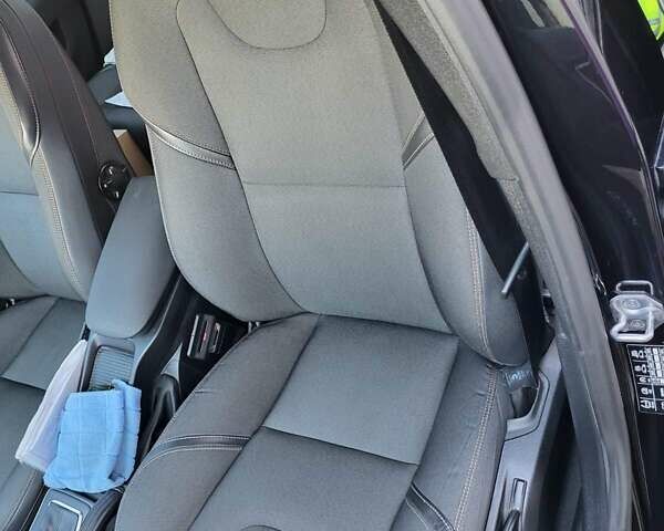 Черный Вольво В40, объемом двигателя 2 л и пробегом 112 тыс. км за 17600 $, фото 11 на Automoto.ua