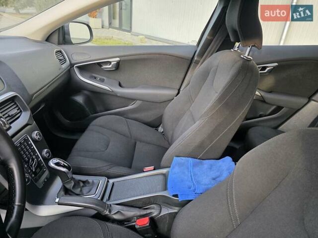 Черный Вольво В40, объемом двигателя 2 л и пробегом 159 тыс. км за 14950 $, фото 47 на Automoto.ua