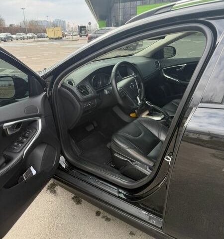 Чорний Вольво V40, об'ємом двигуна 1.5 л та пробігом 117 тис. км за 18000 $, фото 5 на Automoto.ua