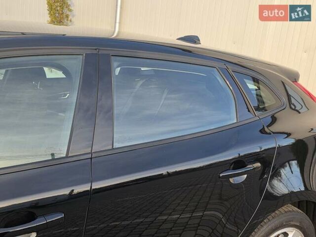 Черный Вольво В40, объемом двигателя 2 л и пробегом 159 тыс. км за 14950 $, фото 13 на Automoto.ua