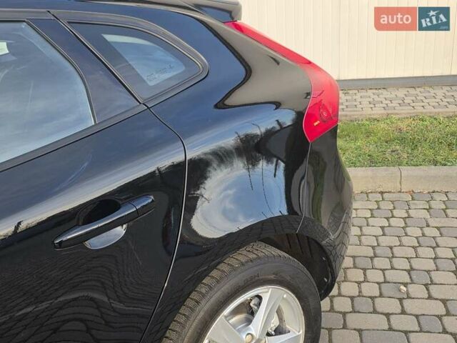 Черный Вольво В40, объемом двигателя 2 л и пробегом 159 тыс. км за 14950 $, фото 31 на Automoto.ua