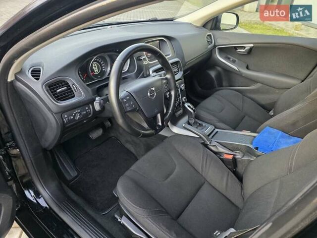 Черный Вольво В40, объемом двигателя 2 л и пробегом 159 тыс. км за 14950 $, фото 45 на Automoto.ua