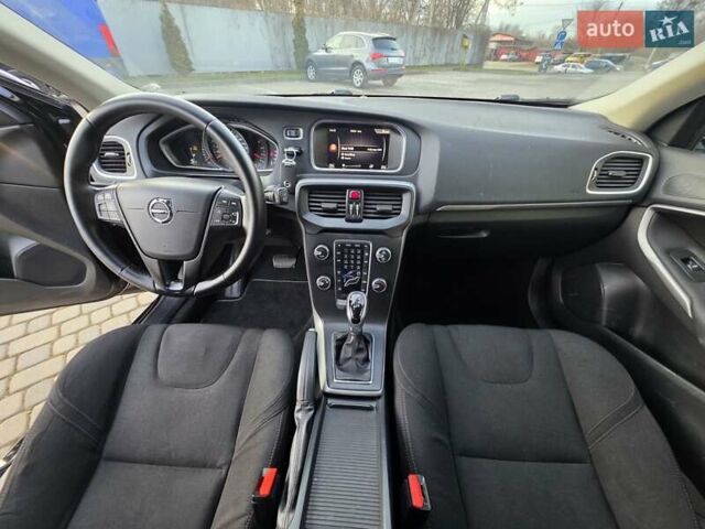 Черный Вольво В40, объемом двигателя 2 л и пробегом 159 тыс. км за 14950 $, фото 60 на Automoto.ua