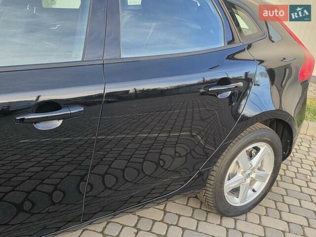 Черный Вольво В40, объемом двигателя 2 л и пробегом 159 тыс. км за 14950 $, фото 12 на Automoto.ua