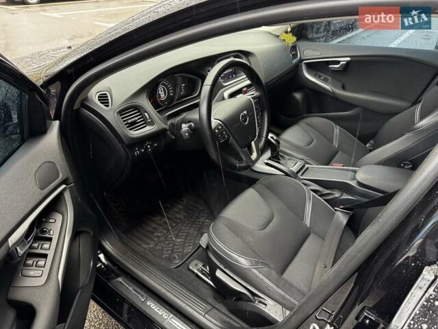 Вольво В40 2019 в Киеве на Automoto.ua Черный Вольво В40, объемом двигателя 1.97 л и пробегом 97 тыс. км за 15900 $, фото 8 на Automoto.ua