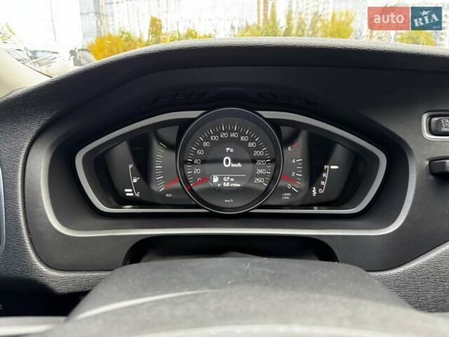 Вольво В40 2019 в Киеве на Automoto.ua Черный Вольво В40, объемом двигателя 1.97 л и пробегом 97 тыс. км за 15900 $, фото 18 на Automoto.ua