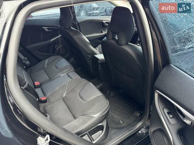 Вольво В40 2019 в Киеве на Automoto.ua Черный Вольво В40, объемом двигателя 1.97 л и пробегом 97 тыс. км за 15900 $, фото 12 на Automoto.ua