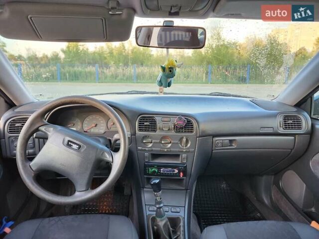 Чорний Вольво V40, об'ємом двигуна 1.87 л та пробігом 265 тис. км за 3300 $, фото 6 на Automoto.ua