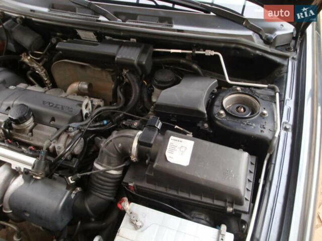 Черный Вольво В40, объемом двигателя 1.8 л и пробегом 219 тыс. км за 3600 $, фото 7 на Automoto.ua