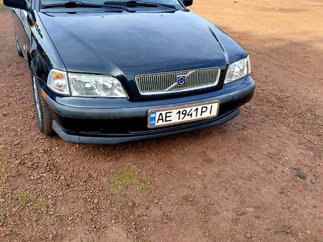 Чорний Вольво V40, об'ємом двигуна 1.8 л та пробігом 315 тис. км за 3800 $, фото 2 на Automoto.ua