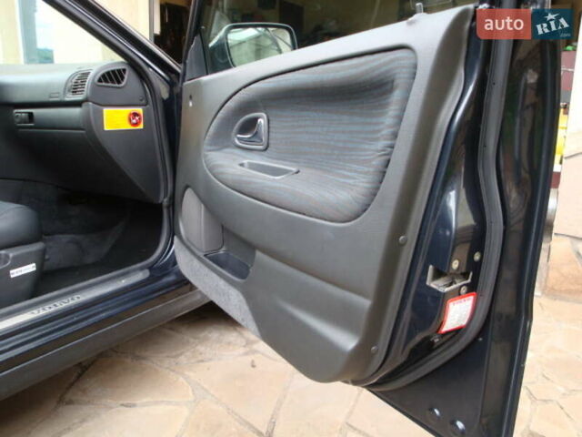 Черный Вольво В40, объемом двигателя 1.8 л и пробегом 219 тыс. км за 3600 $, фото 12 на Automoto.ua