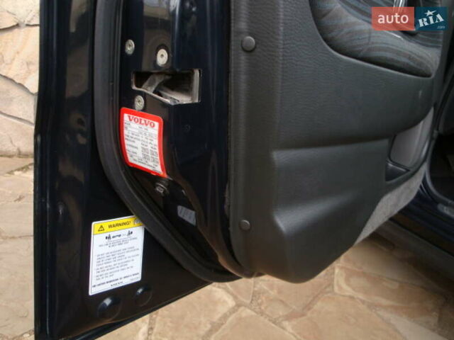 Черный Вольво В40, объемом двигателя 1.8 л и пробегом 219 тыс. км за 3600 $, фото 10 на Automoto.ua