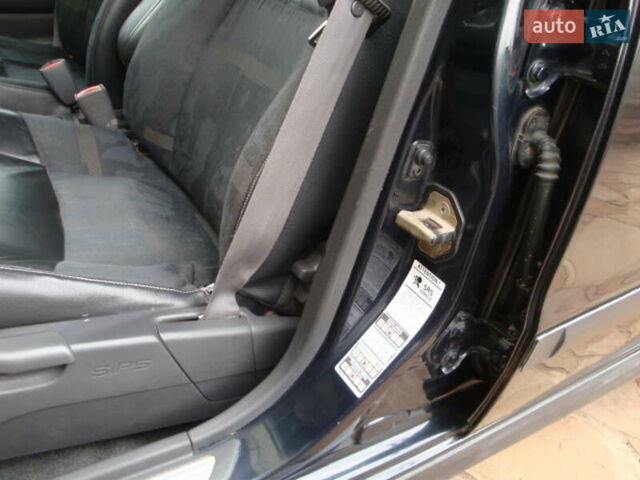 Черный Вольво В40, объемом двигателя 1.8 л и пробегом 219 тыс. км за 3600 $, фото 11 на Automoto.ua