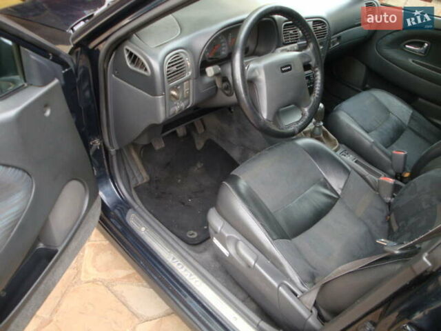 Черный Вольво В40, объемом двигателя 1.8 л и пробегом 219 тыс. км за 3600 $, фото 9 на Automoto.ua