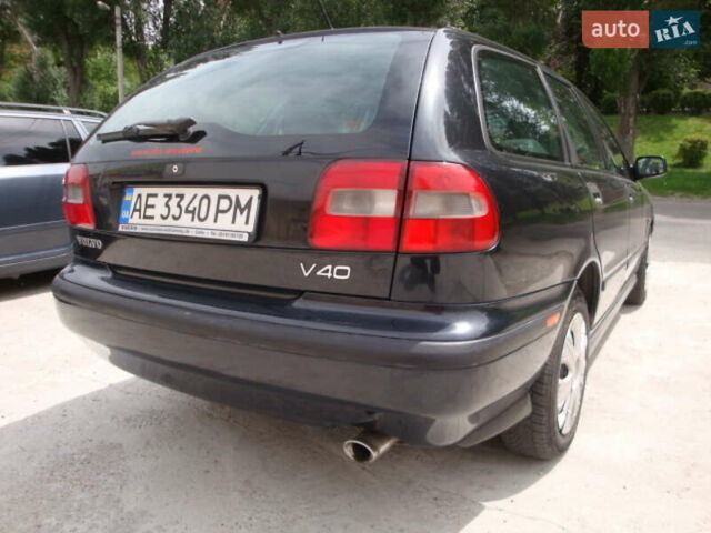 Черный Вольво В40, объемом двигателя 1.8 л и пробегом 219 тыс. км за 3600 $, фото 4 на Automoto.ua