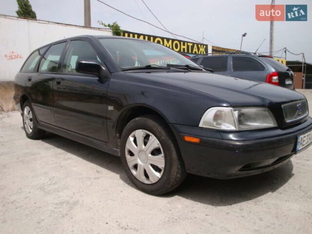 Черный Вольво В40, объемом двигателя 1.8 л и пробегом 219 тыс. км за 3600 $, фото 1 на Automoto.ua